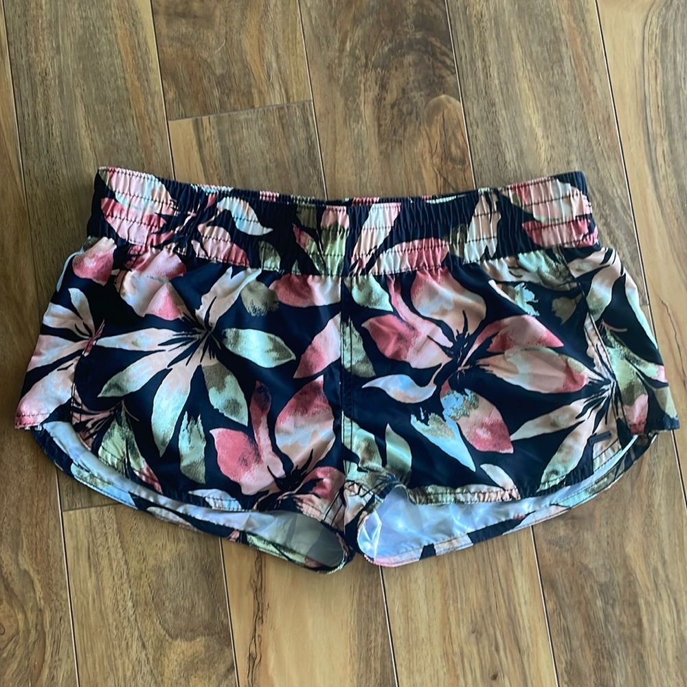 VOLCOM 50+UPF Tropic Rush 2 Women’s Elastic Waist Shorts Size M